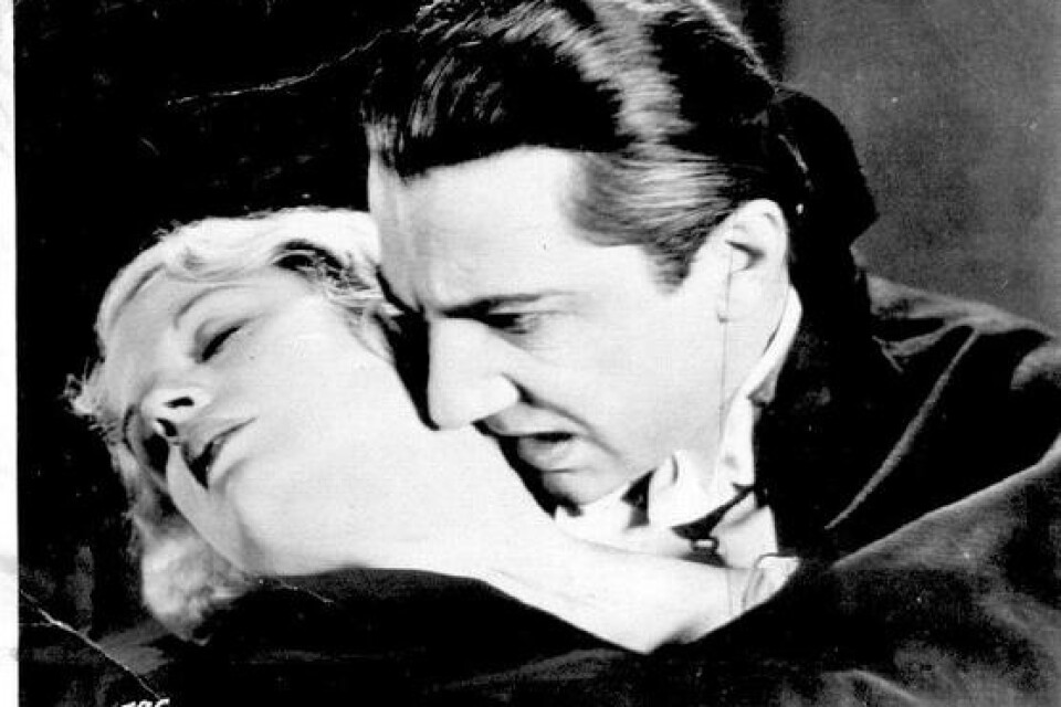 Bela Lugosi i 30-talsfilmen om Dracula. Gotik? Jo, den ingår i Mattias Fyhrs avhandling "De mörka labyrinterna". Kulturskribent Maria Åsfält har läst.