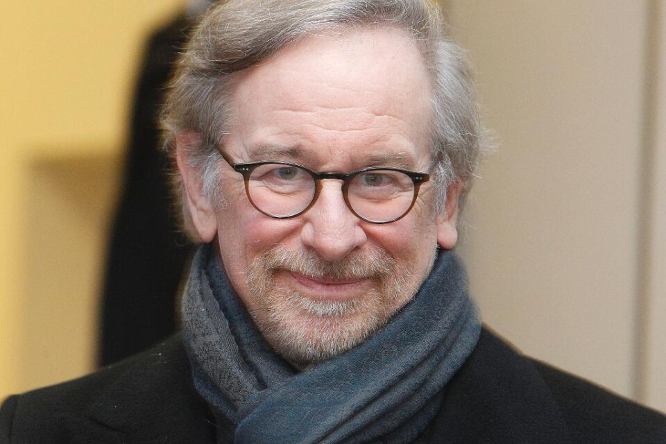 Steven Spielberg ska regissera \"Ready player one\", som bygger på Ernest Clines roman med samma namn, skriver The Wrap. Regissören har länge ryktats vara intresserad av att göra en filmtolkning av Clines bok, men nu har filmbolaget Warner Bros gått ut m