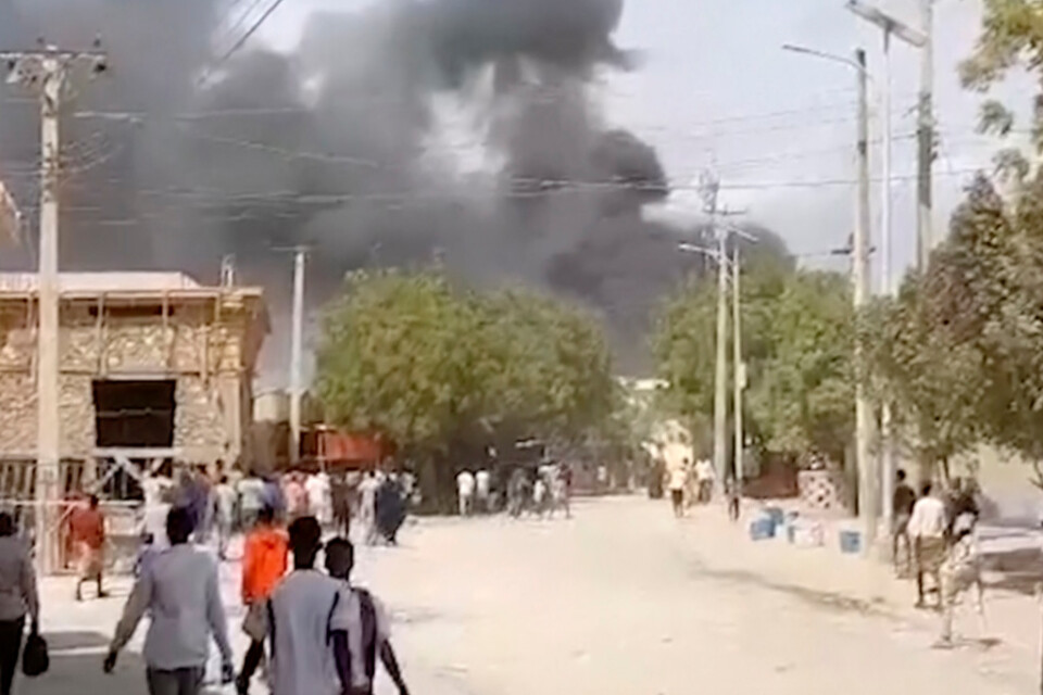 En kraftig explosion ägde rum i Beledweyne i centrala Somalia, när en lastbil packad med sprängämnen körde rakt in i en säkerhetskontroll. Minst 13 människor har mist livet i attacken.