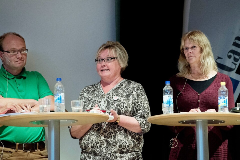 Michael Öberg (MP) och Anna Fransson (S) från den styrande röd-gröna majoriteten mötte oppositionen, med bland andra Eva Johansson (KD), vid tisdagens debatt om länets cancersjukvård.