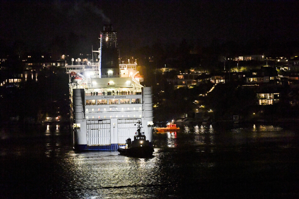Färjan Princess Anastasia med drygt 1|000 personer ombord gick på grund utanför Lidingö.