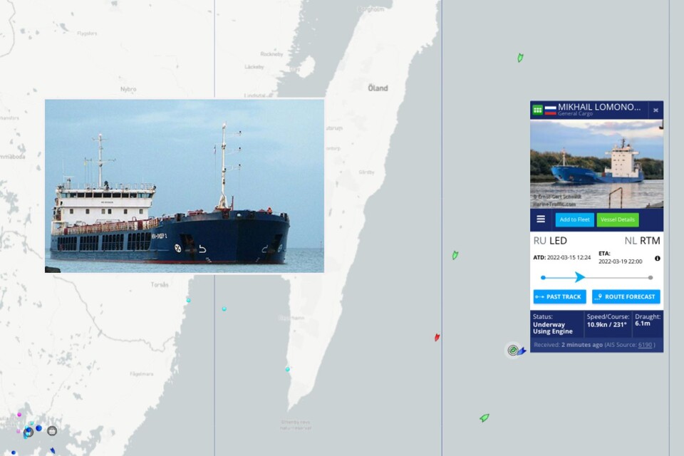 Lastfartygen Neva leader 2 och Mikhail Lomonosov utanför södra Ölands kust.