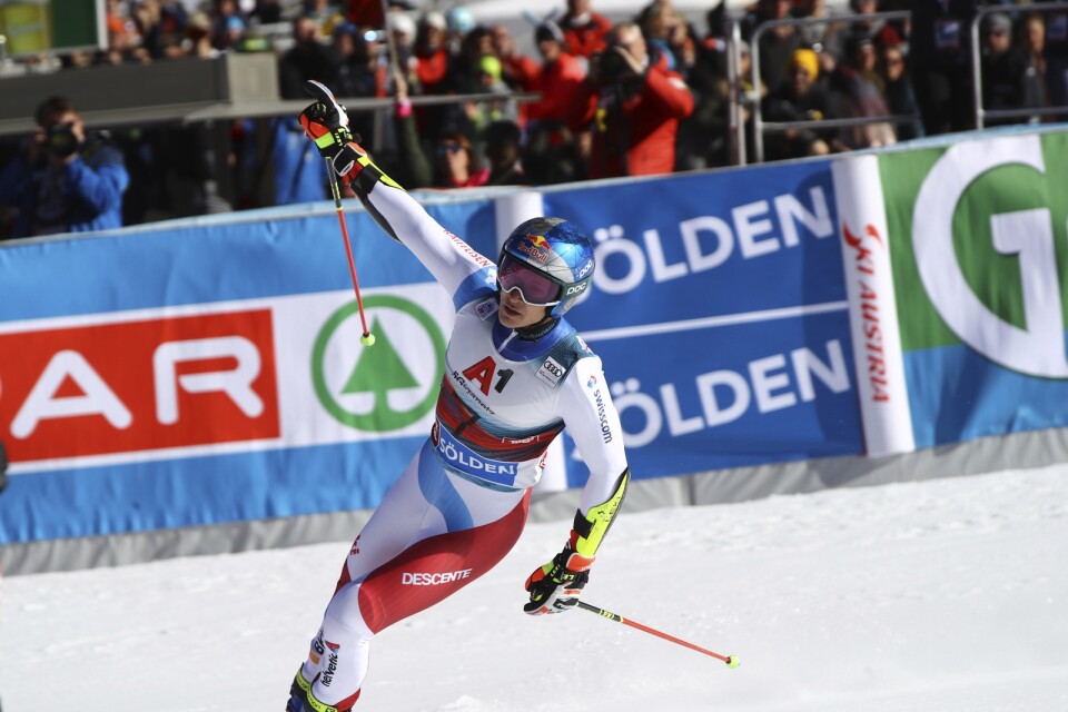 Marco Odermatt vann den alpina världscuppremiären, i storslalom, i Sölden.