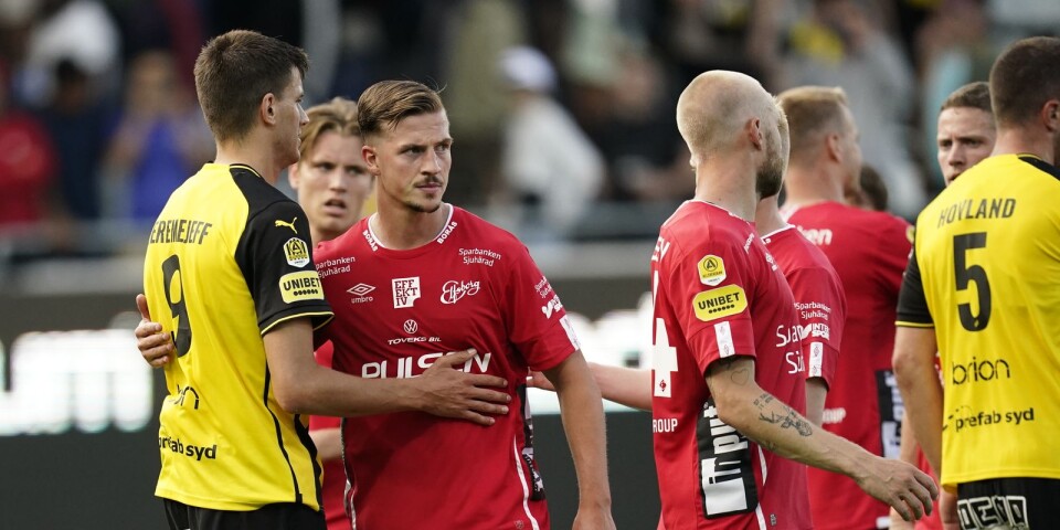 Häcken och Elfsborg spelade 1–1 under söndagen. Matchens målskyttar var Häckens Alexander Jeremejeff och Elfsborgs Simon Olsson. Här tackar de varandra för matchen.