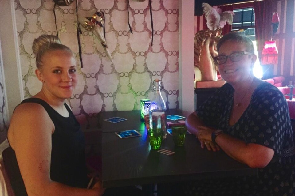 Maja Gustafsson och Birgitta Wallenborg fanns på plats för att testa menyn. Foto: Emma Koivisto