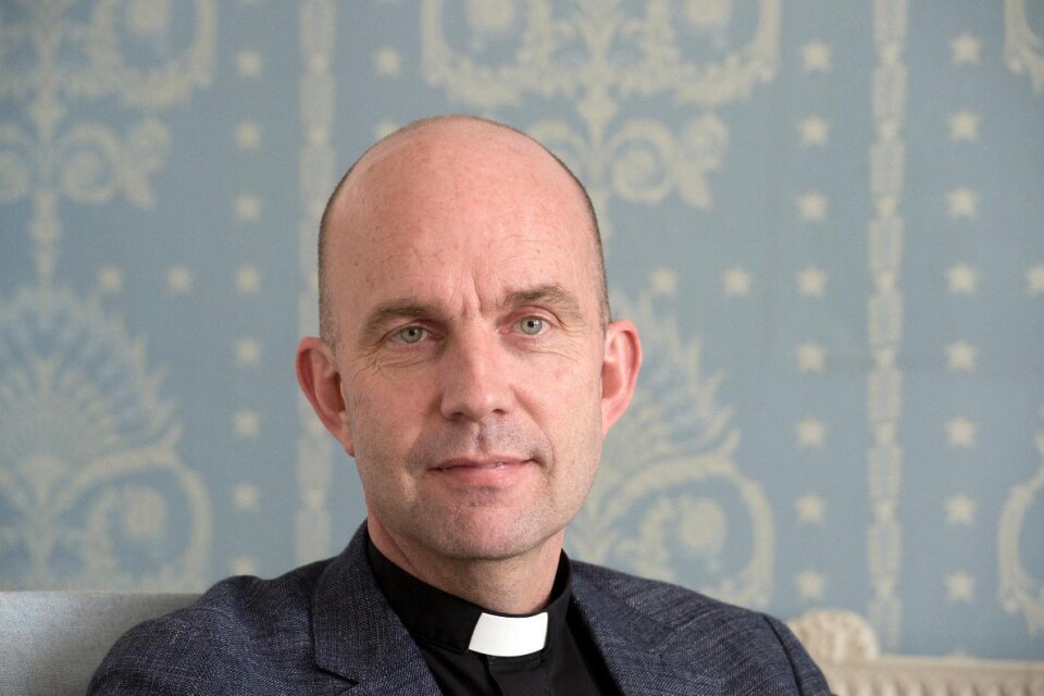 Biskopen i Växjö stift, Fredrik Modéus, kritiserar  Kyrkomötets apartheid-beslut.