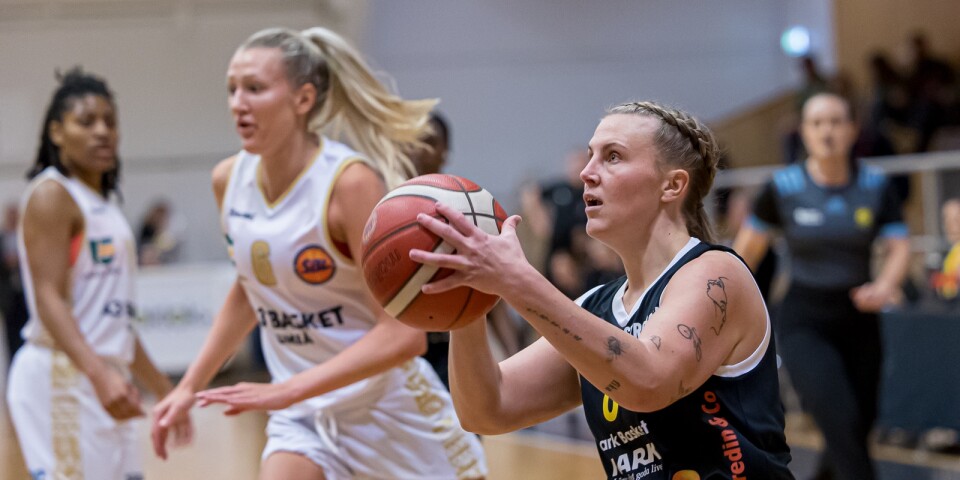 Moa Halldorsdottir i aktion under säsongens första möte mellan Mark Basket och A3 Umeå. Den matchen vann Mark. Lördagens retur gick däremot till Umeå.