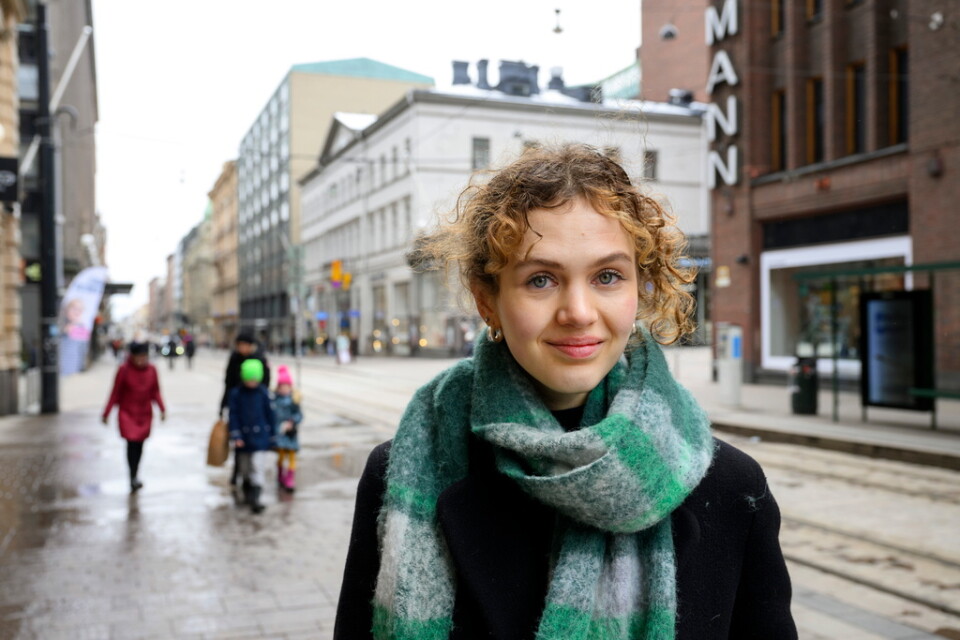 "Vanligtvis röstar jag på ett mindre parti, men nu är det svårt att välja vilket man ska rösta på när det är så jämnt mellan de tre största partierna", säger Anni Alanen i Helsingfors.