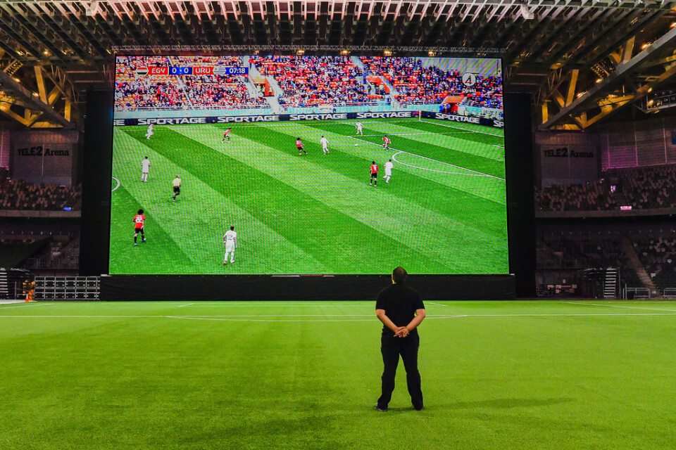 Paris nobbar VM-fotboll på storbildsskärmar på allmänna platser. Arkivbild.