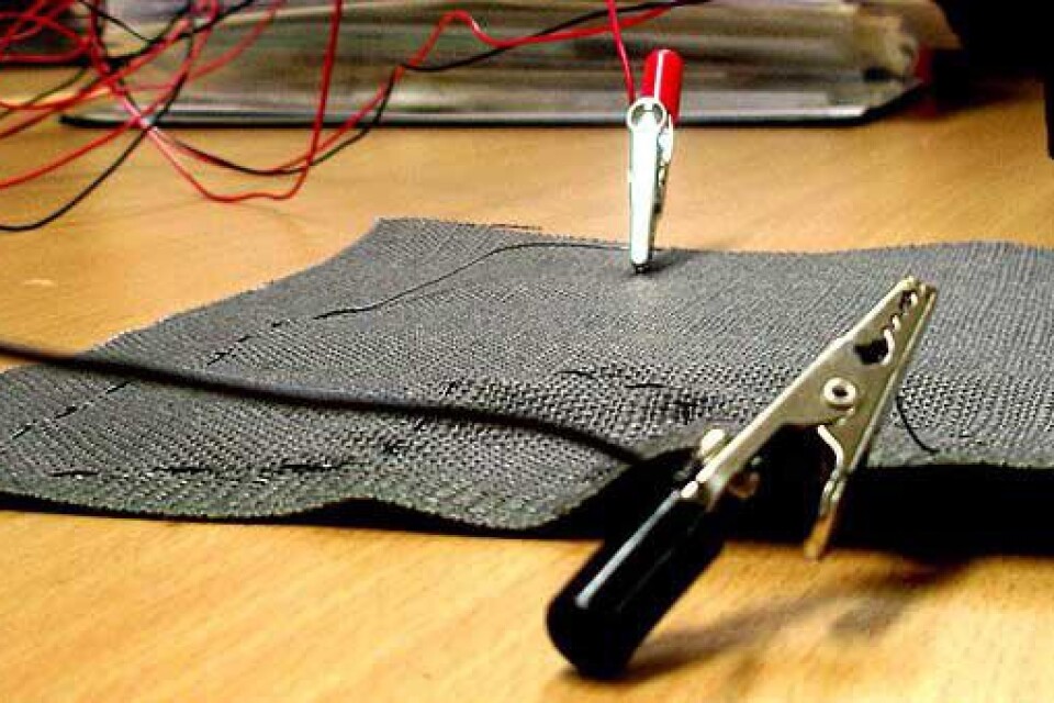 MuscleWire. Margaretha Zetterblom har utvecklat textil som ändrar fomr när elektricitet tillförs. Smart.