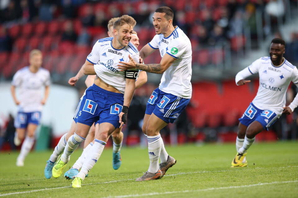 IFK Norrköpings Christoffer Nyman jublar med lagkamrater efter segermålet borta mot Helsingborg.