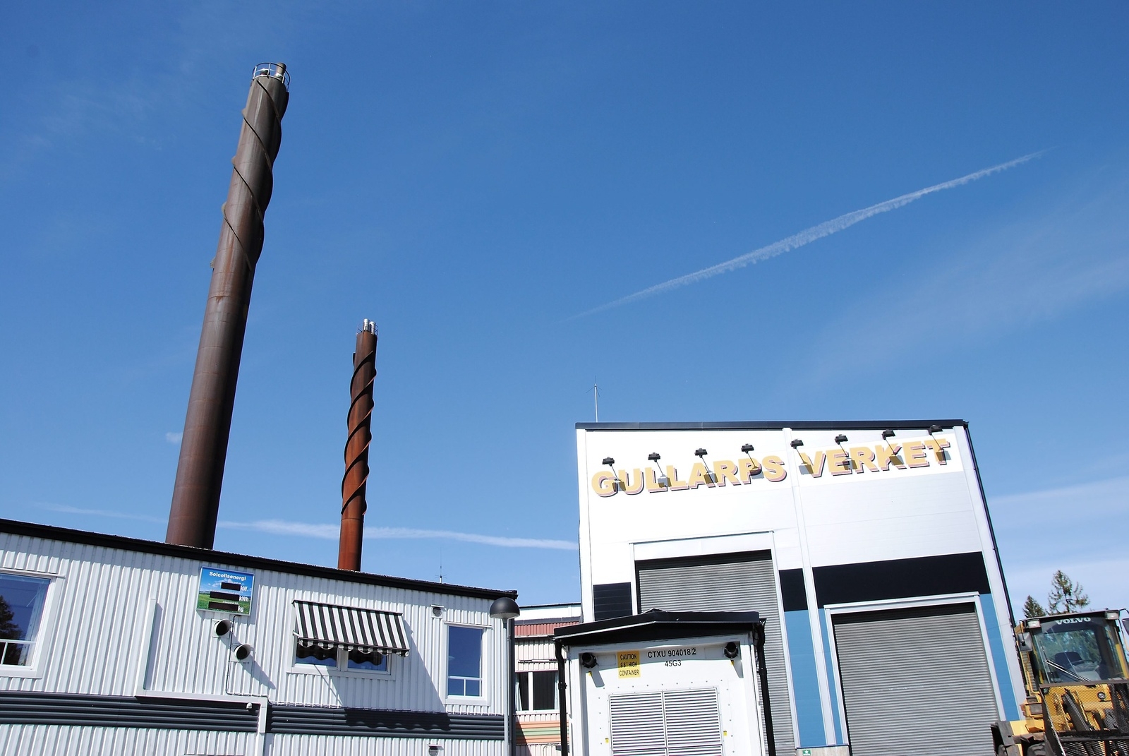 Fjärrvärmeverket förser 5 000 hushåll i Osby tätort med varmvatten och värme. 			     FOTO: SUSANNE GÄRE