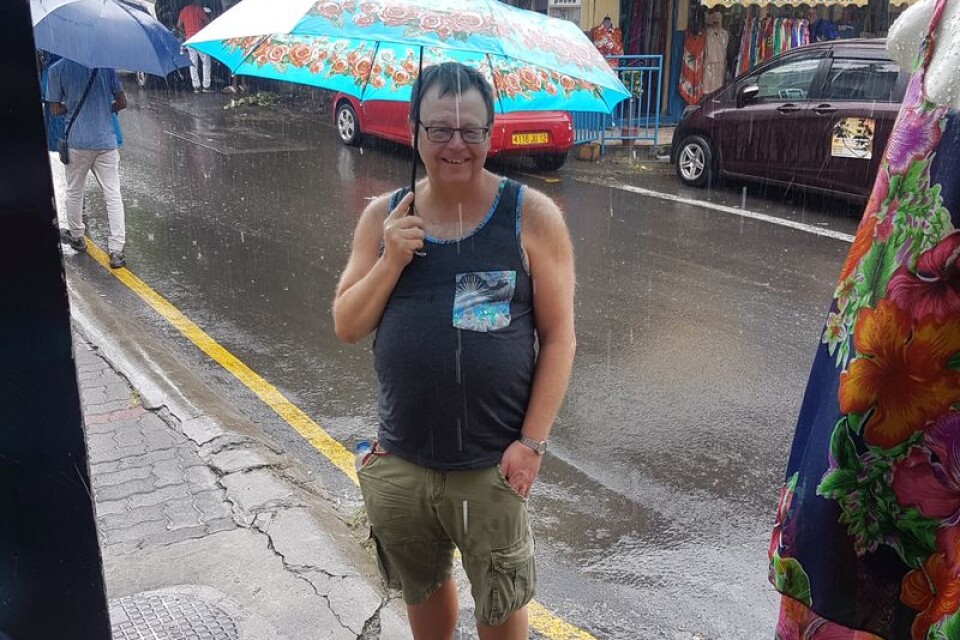 Kenneth Einarsson fick ett oväntat slut på semestern när cyklonen Berguitta drog in över Mauritius.