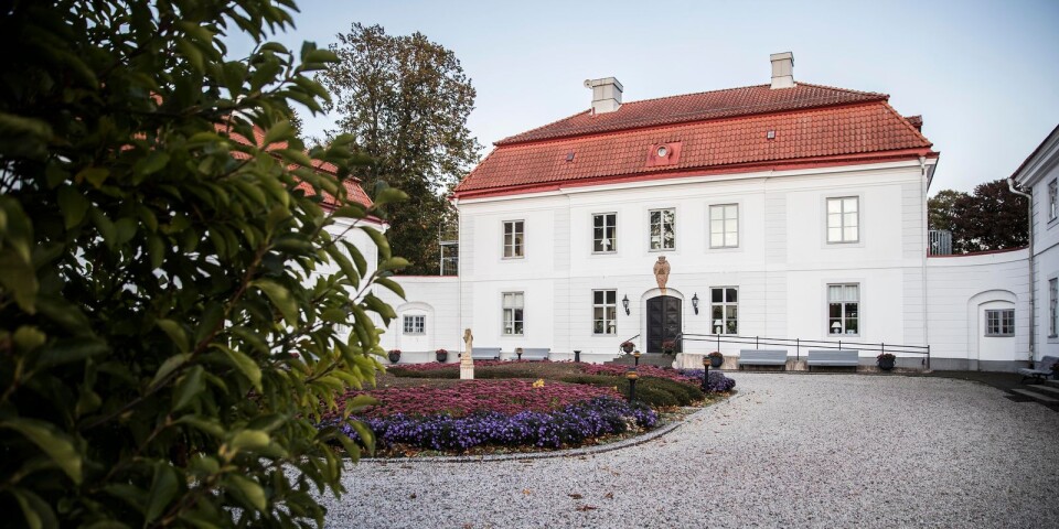 Bjärsjölagårds slott. Årets samlingsutställning kommer dock inte att hållas i huvudbyggnaden utan i det tidigare häststallet.