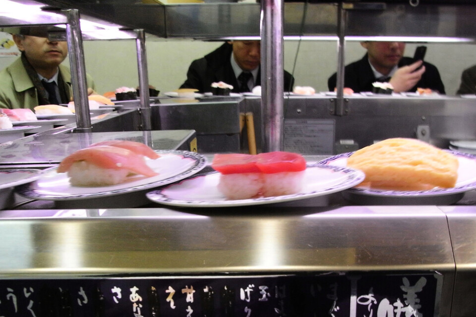 Tre unga personer har gripits i Japan misstänkta för att ha utfört ohygieniska spratt på sushi-restauranger. Arkivbild.