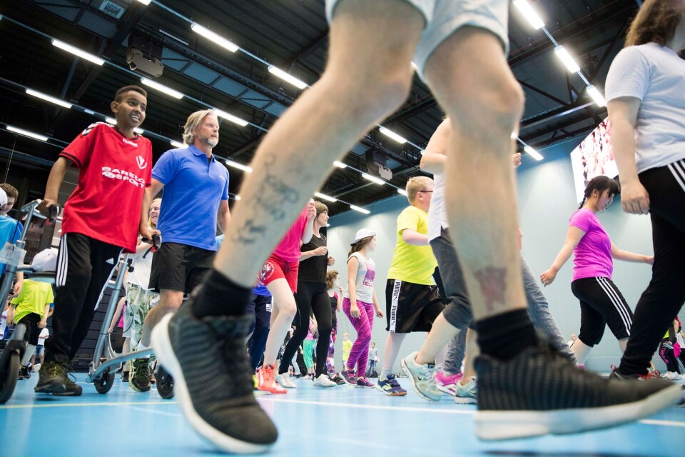 Rörelseglädjen var stor under Special Olympic School Day i Ystad Arena.