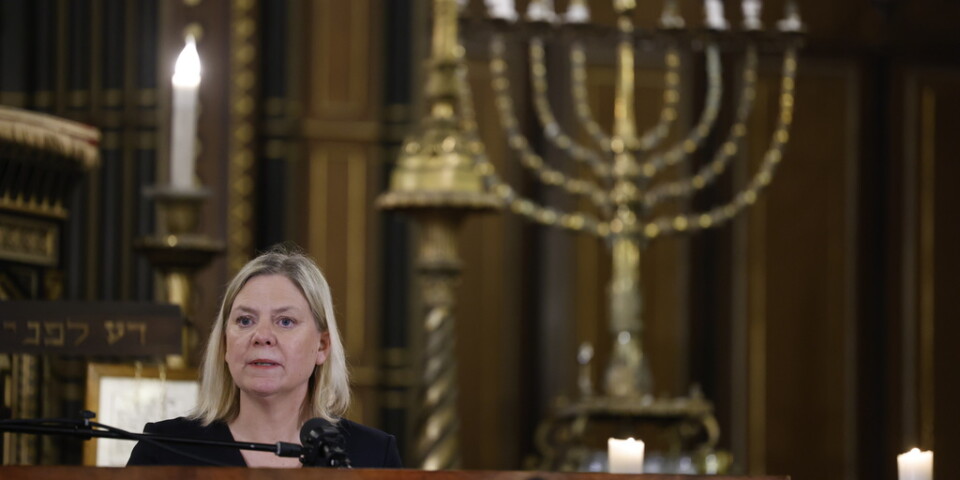 Statsminister Magdalena Andersson talade vid Judiska församlingens minneshögtid för Förintelsens offer i Stockholms stora synagoga.