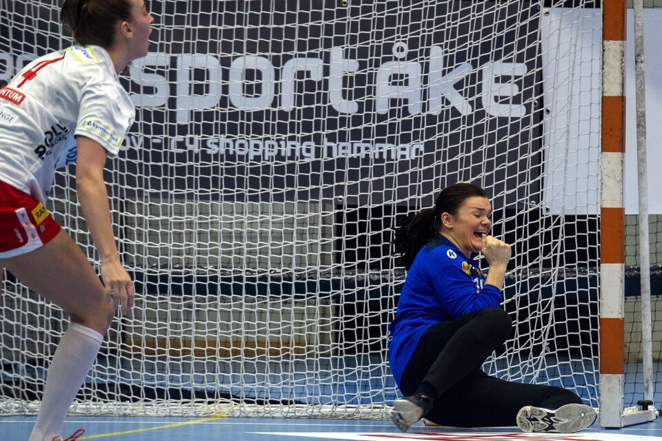 I matchen mot Skövde avslutade tjeckiske landslagsmålvakten Petra Kudlakova sin sejour i Kristianstad HK. Efter en heroisk räddning krockar Kudlakova med målstolpen så illa att knäet skadas och resten av säsongen var hon borta.