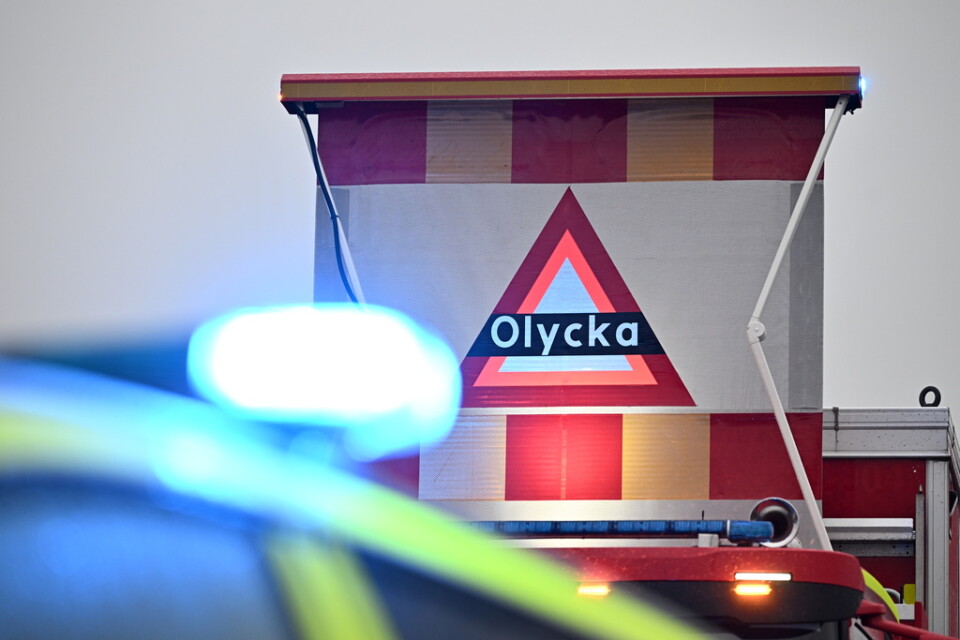 Två personer fördes till sjukhus efter en olycka på E4 i Uppland. Arkivbild.
