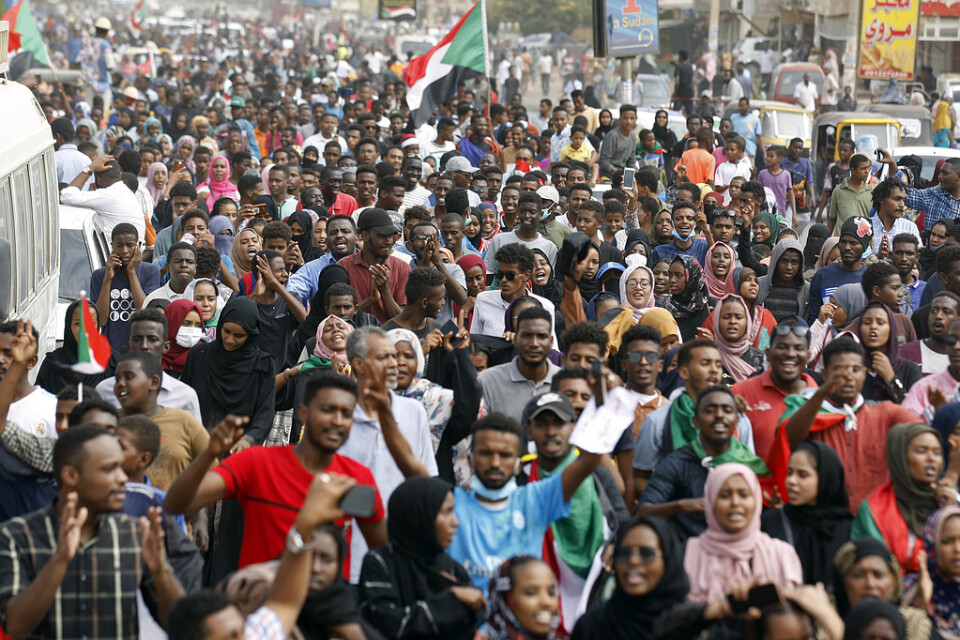 Människor i Sudan protesterade under torsdagen mot det dödliga våld som unga demonstranter utsattes för tidigare i veckan.