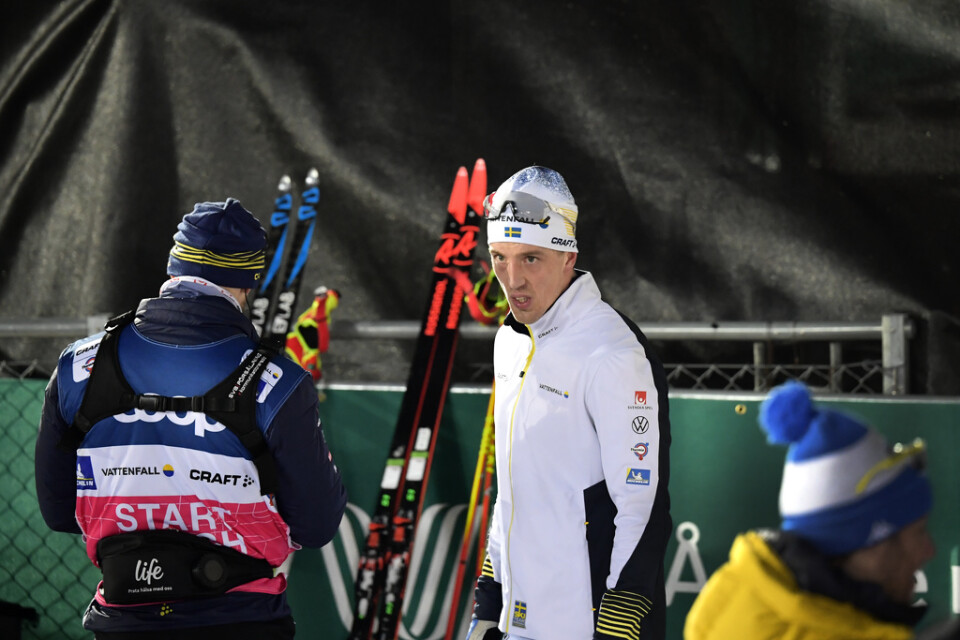 En besviken Calle Halfvarsson efter lördagens Ski Tour 2020 i världscupen 15 km herrar i fristil.