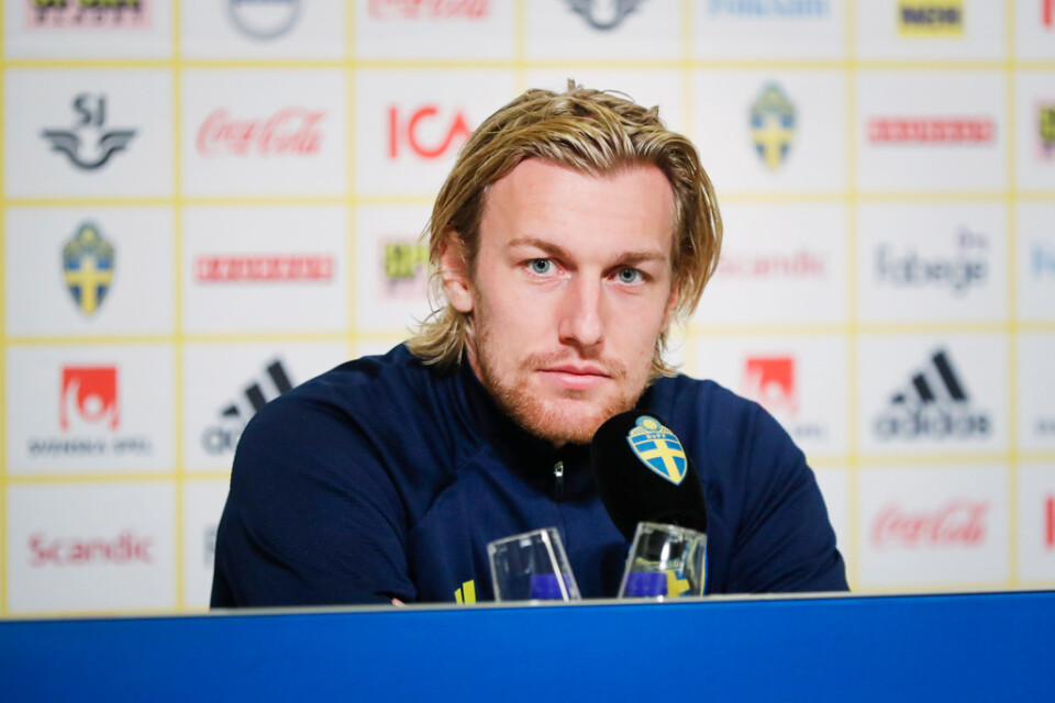 Emil Forsberg på en presskonferens inför VM-kvalet.