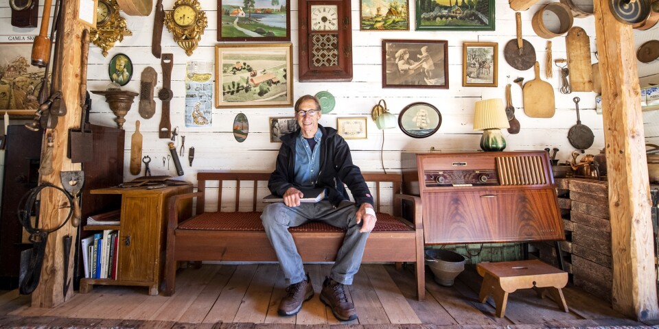 Thomas Holmesten tog över farföräldrarnas gård i Tubbared för snart 20 år sedan, och har genom åren samlat ihop gamla prylar i ett litet museum hemma på gården.