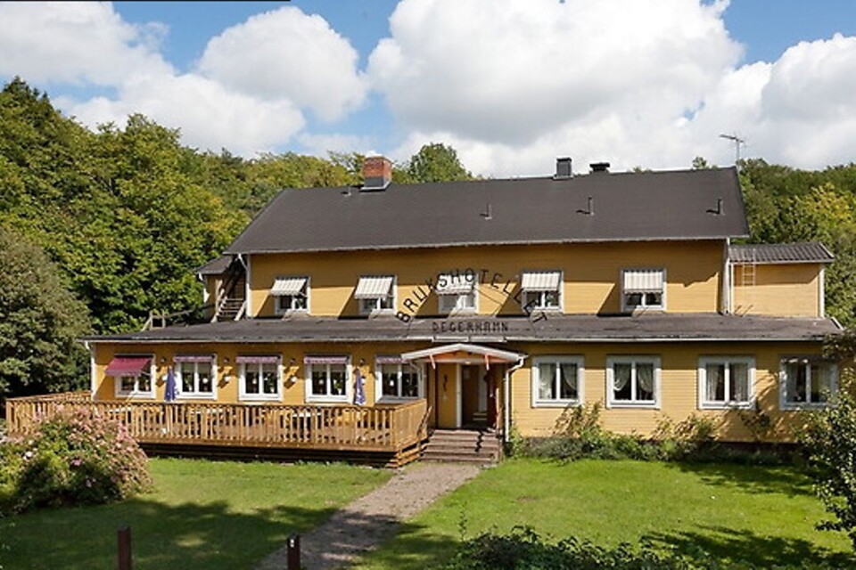 Det anrika Brukshotellet i Degerhamn är till salu för 3,5 miljoner. ”Jag hoppas att köparen vill driva hotellet vidare”, säger Bill Nilsson.