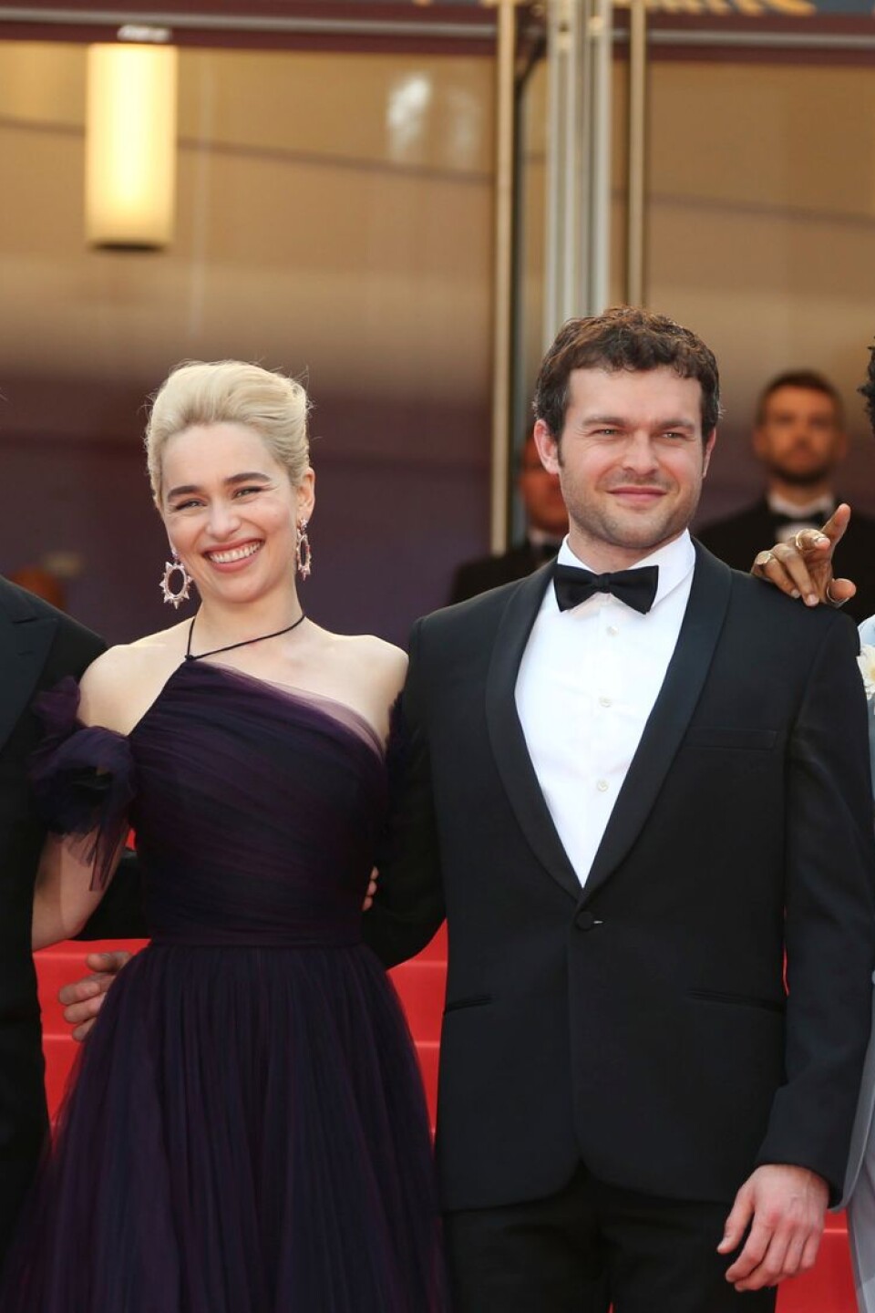 Regissören Ron Howard, skådespelarna Emilia Clarke, Alden Ehrenreich och Donald Glover samt en person utklädd till Chewbacca på plats i Cannes förra veckan.