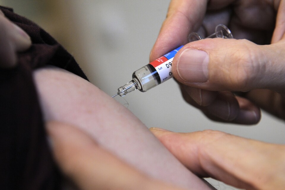 Årets influensa är på väg. Från och med i morgon, tisdag, går det att vaccinera sig i hela landet. Arkivbild.