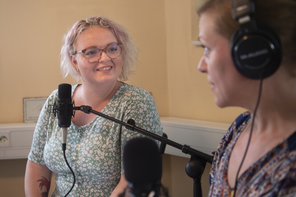 Angelica Glanthon,sexterapeut och Sandra Fonnisson,  reporter producerar podcasten Snacka sex & sånt tillsammans.