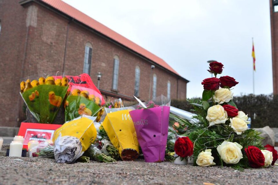 En 18-årig man, anhållen i sin frånvaro, greps under påskhelgen misstänkt för mord på en 25-åring nära Sankta Maria kyrka vid Södervärn i Malmö i slutet av mars. Artonåringen hämtades in till Rättscentrum i Malmö under måndagen. Enligt polisen ska offre