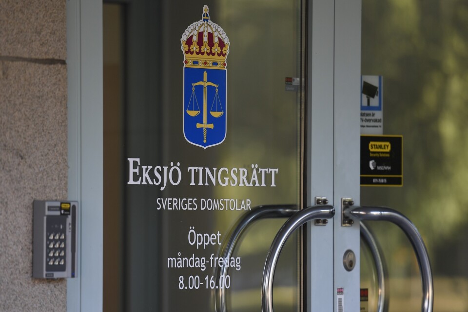Tre män åtalas vid Eksjö tingsrätt efter två stora beslag av sprängämnen på olika platser i Småland i höstas. Arkivbild.