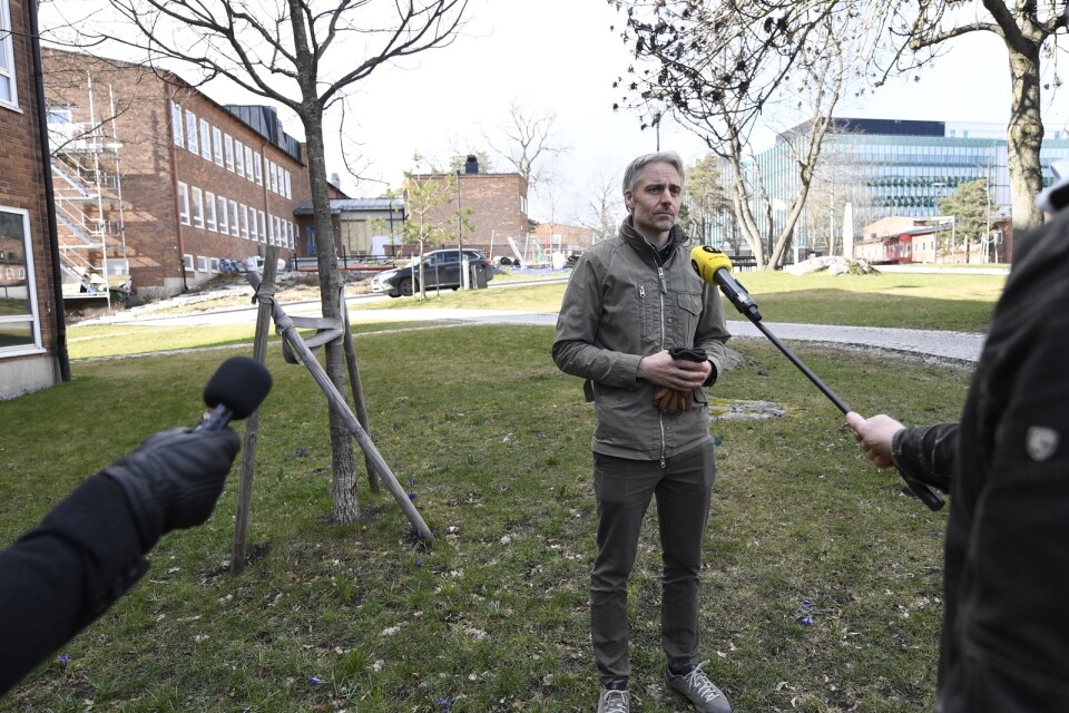 Biträdande statsepidemiolog Anders Wallensten vid Folkhälsomyndigheten intervjuas efter en tidigare pressträff.
