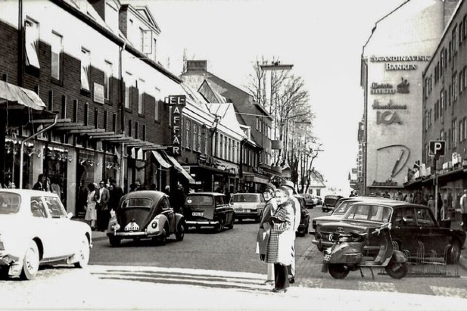 Stadsliv på Drottninggatan påsken 1972.