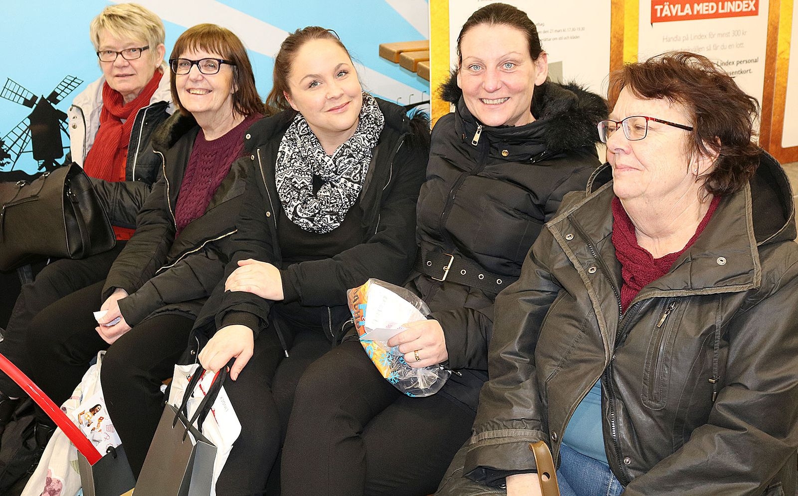 Ing-Marie Eriksson, Margareta Jörgensen, Janina Gadenham, Jenny Gadenham och Marita Pilemyr hade kommit från Kalmar och njöt av kvällens olika aktiviteter.