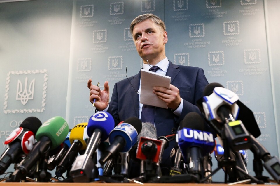 Ukrainas utrikesminister Vadym Prystajko håller en presskonferens den 10 januari.