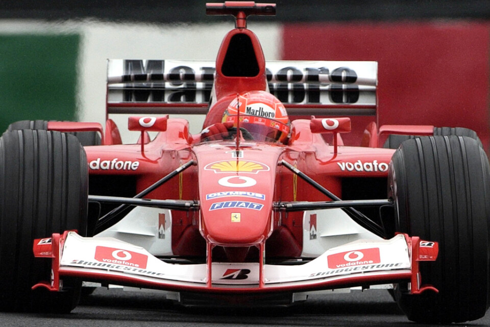 Michael Schumacher i den Ferrari han vann VM med 2003. I dag såldes bilen på auktion för 140 miljoner kronor. Arkivbild.
