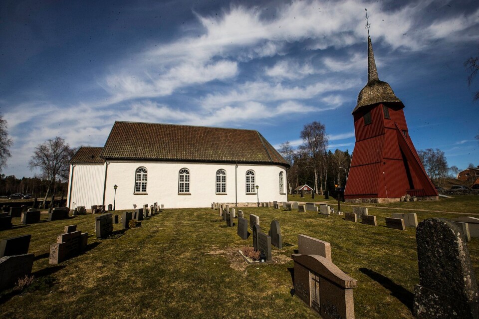 När Ljungsarps kyrka byggdes på 1200-talet var takstrukturen först synlig för allmänheten då det inte fanns något innertak. Först byggdes ett plant innertak som dolde takstolarna, för att 1835 bytas ut till det välvda himmelsblå som besökare kan se idag.