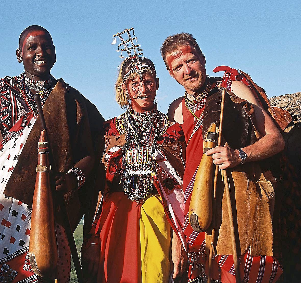 Här är Linda Rasmussen och Sven Zetterlund tillsammans med massajen Big Moses inför sitt stundande bröllop.Foto: privat
