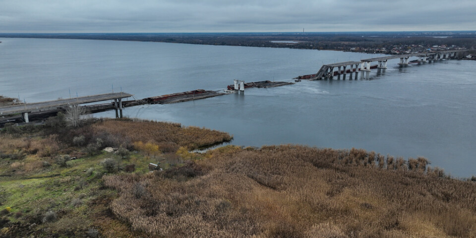 Den skadade Antonivskyjbron i Cherson över floden Dnepr tagen i slutet av november.