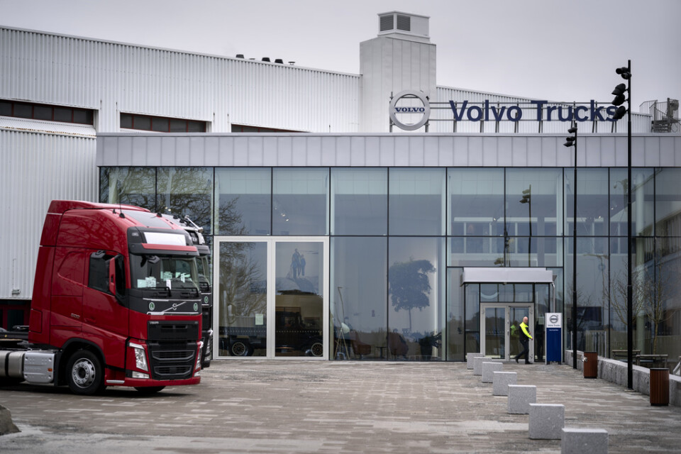Volvo och tyska konkurrenten Daimler satsar på ett gemensamt bolag för att producera bränsleceller till tunga fordon. Arkivbild.