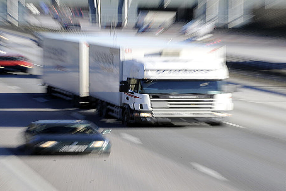 Enligt polisen höll lastbilen en hastighet kring 50 kilometer i timmen. Arkivbild.