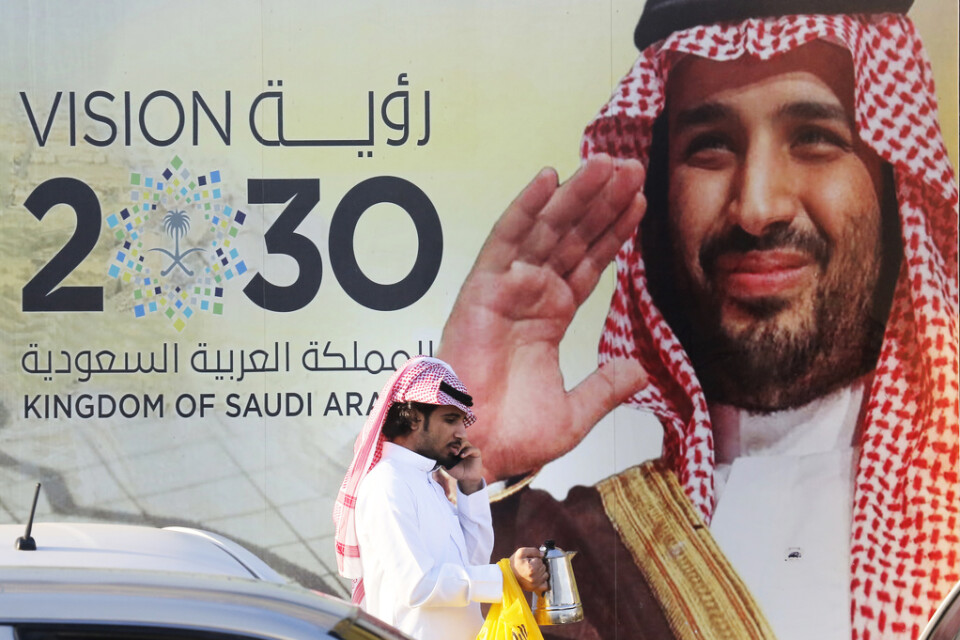 Saudiarabiens kronprins Mohammed bin Salman anses försöka stärka sin makt genom gripandet av tre personer i kungafamiljen. Arkivbild.