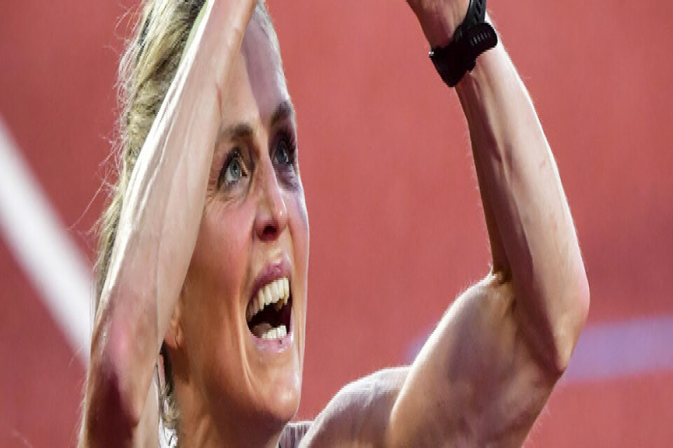 Therese Johaug höll inte igen med glädjen efter att ha klarat målet att springa 10|000 meter under 31 minuter och 50 sekunder.