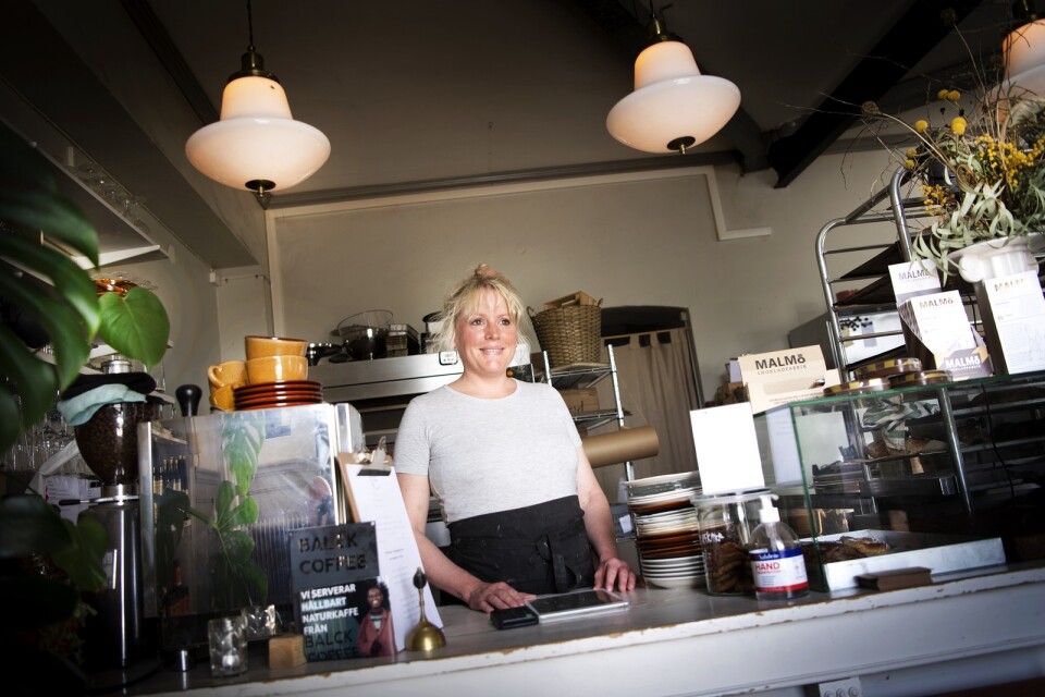 Anna Ekströmer säljer Kaffeterian efter knappt två år. Efter sommaren väntar Småland.