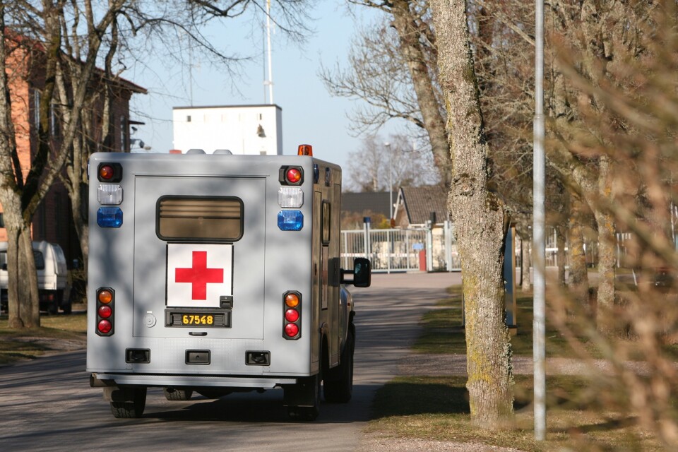 Tre av försvarets ambulanser skickas nu till Skåne.