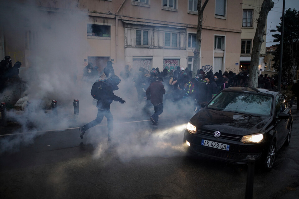 Protesterna i Frankrike fortsatte på fredagen, här i Lyon.