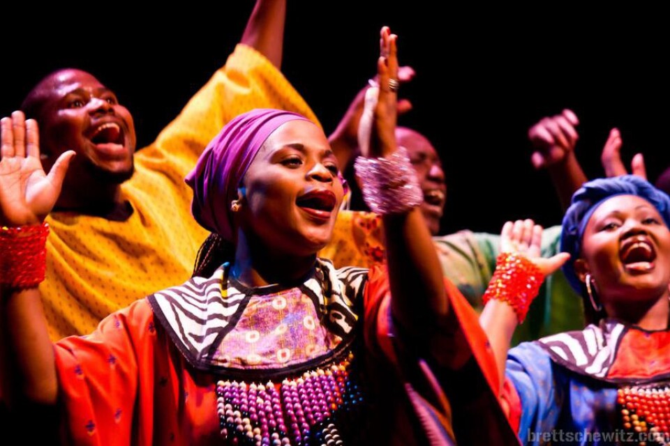 Delar ur Soweto Gospel Choir. Totalt är de 26 sprudlande dansare och sångare. Foto: Lorenzo Di Nozzi