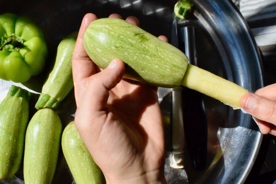 Remove the inside of the vegetables with an apple-corer.